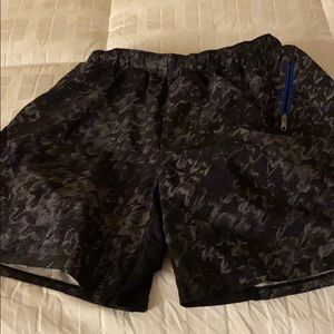 Men’s Lululemon lined shorts